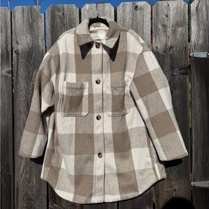 H&M Women's Checkered Plaid Utility Jacket Shacket in Brown and Cream